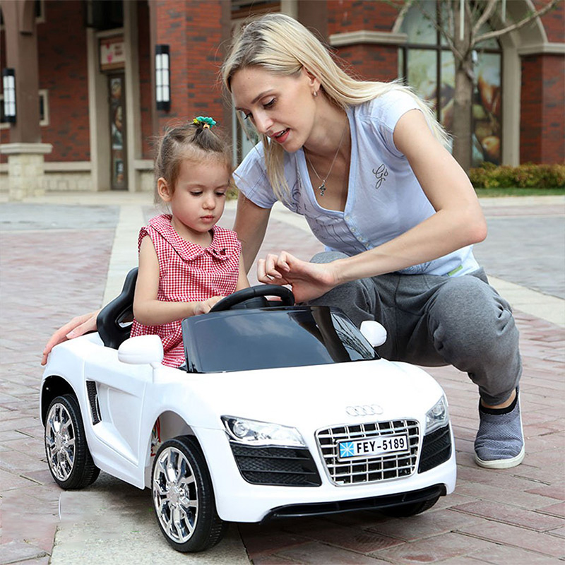 Dečiji automobil na akumulator AUDI mini - beli
